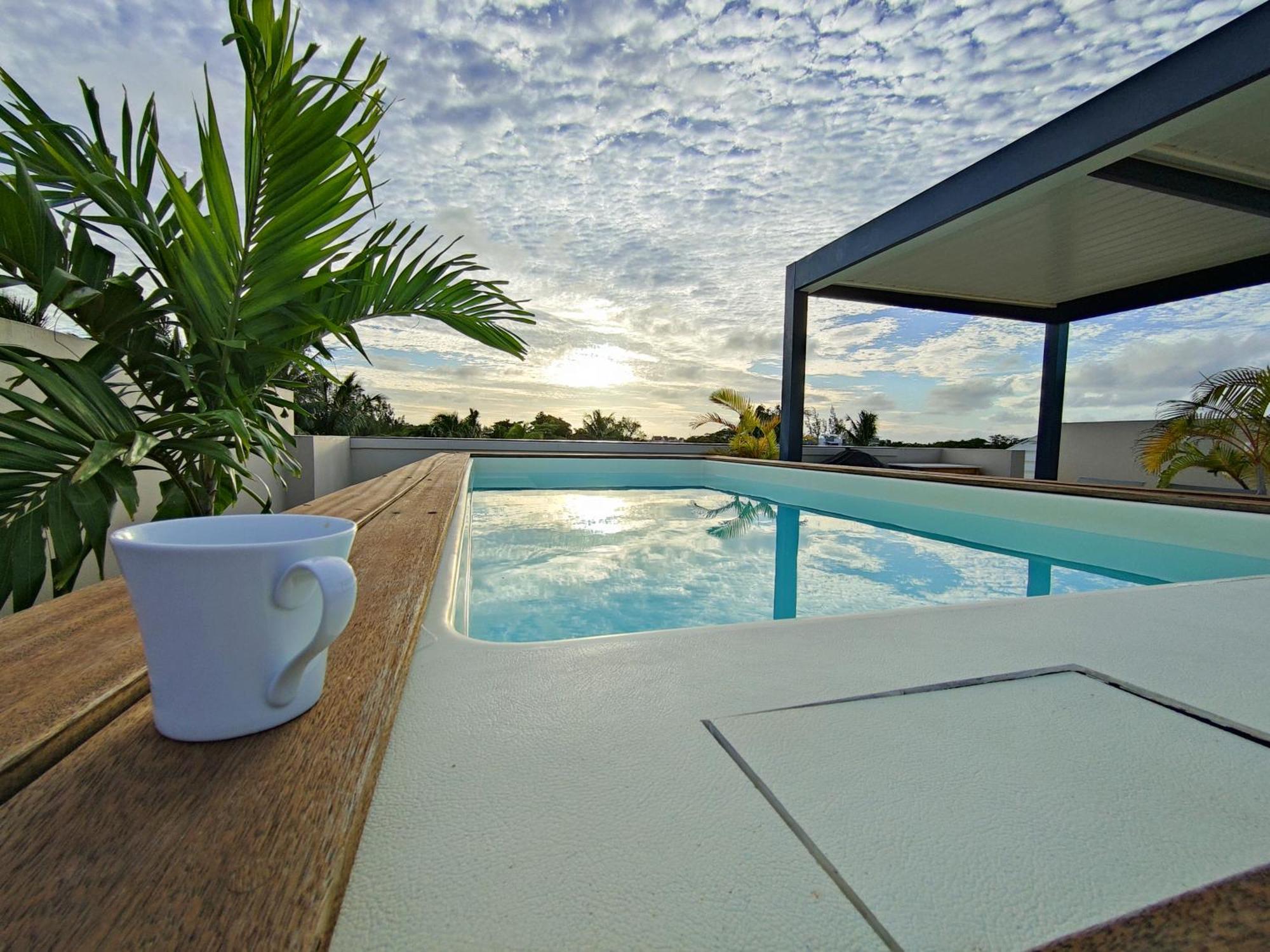 Villa Eden: Beachfront Luxury with Private Rooftop Pool Grand Baie Exterior photo