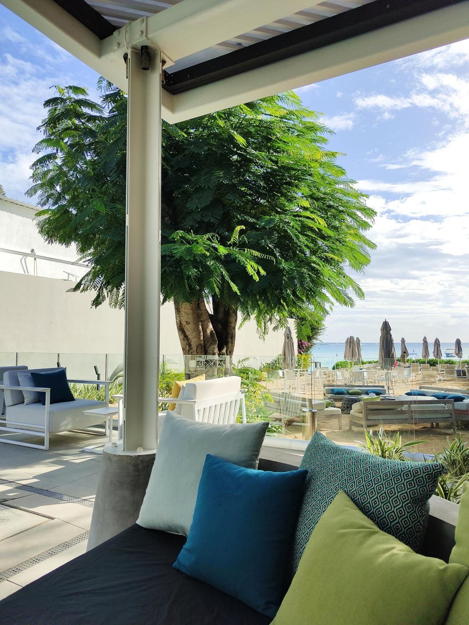 Villa Eden: Beachfront Luxury with Private Rooftop Pool Grand Baie Exterior photo