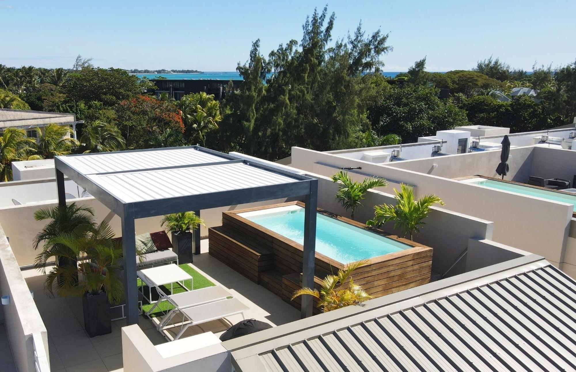 Villa Eden: Beachfront Luxury with Private Rooftop Pool Grand Baie Exterior photo