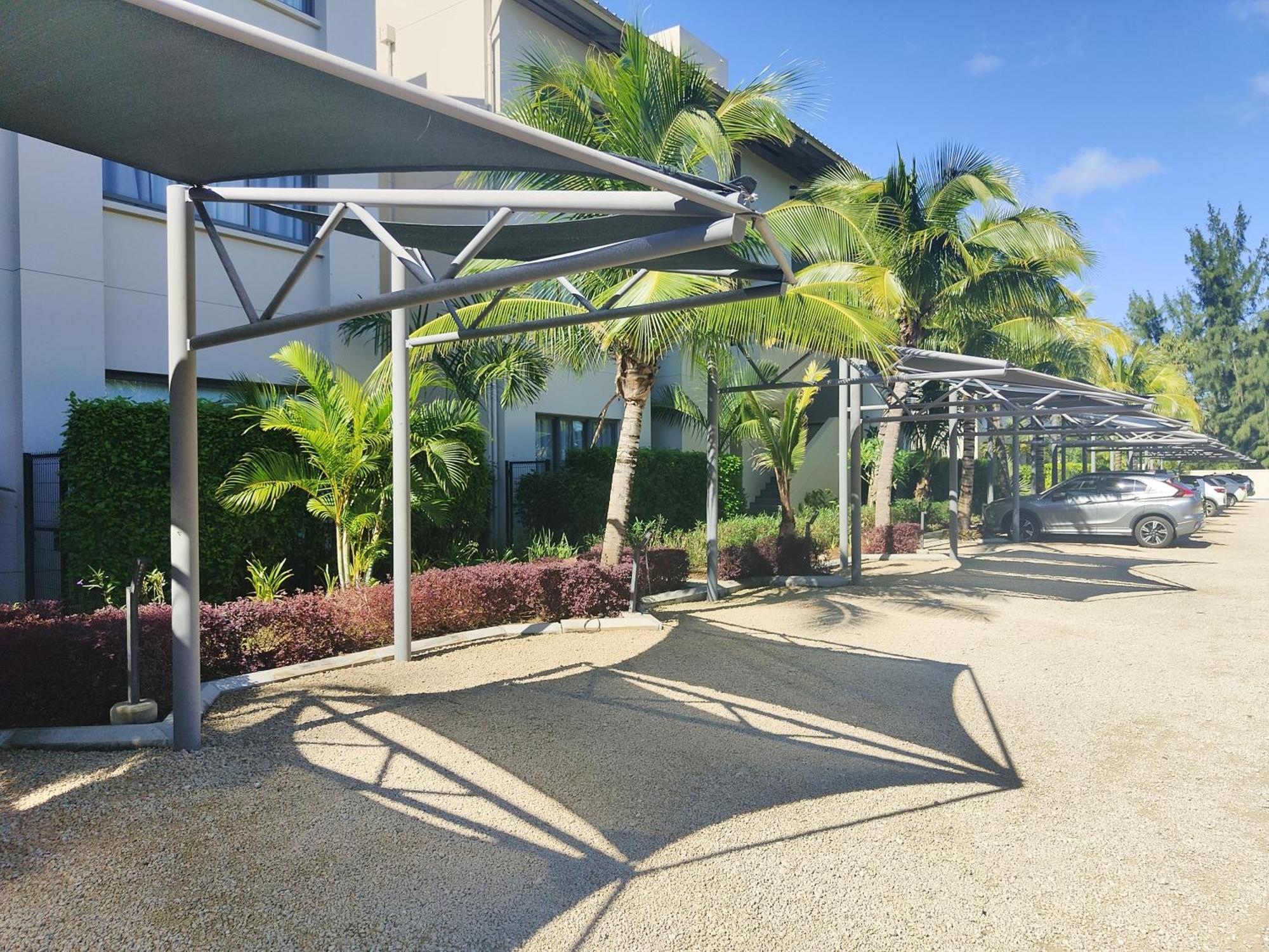 Villa Eden: Beachfront Luxury with Private Rooftop Pool Grand Baie Exterior photo